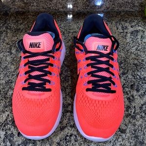 Nike pink Lunarglide 8